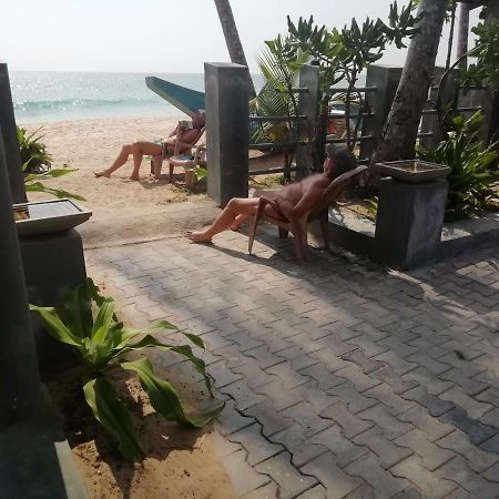Rainbow Beach Hotel Хикадува Екстериор снимка