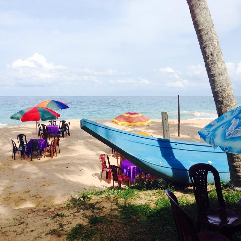 Rainbow Beach Hotel Хикадува Екстериор снимка