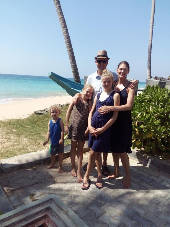 Rainbow Beach Hotel Хикадува Екстериор снимка