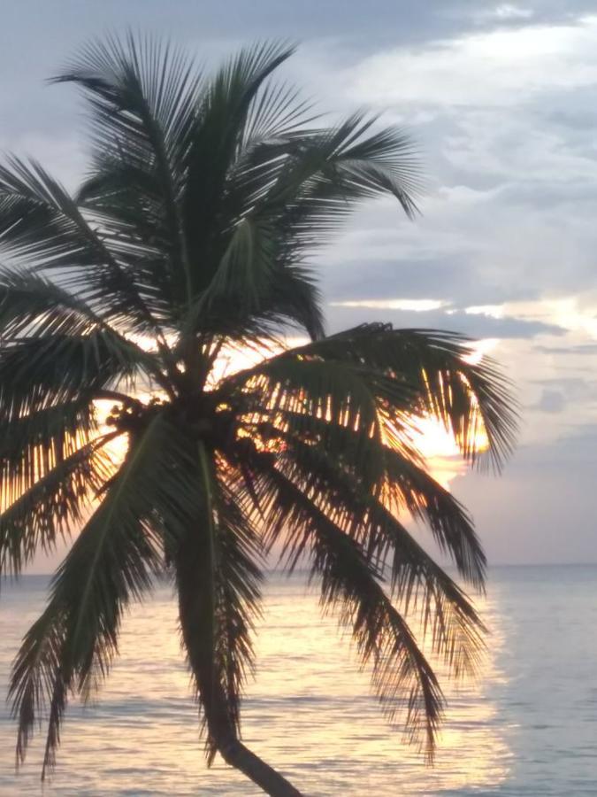 Rainbow Beach Hotel Хикадува Екстериор снимка