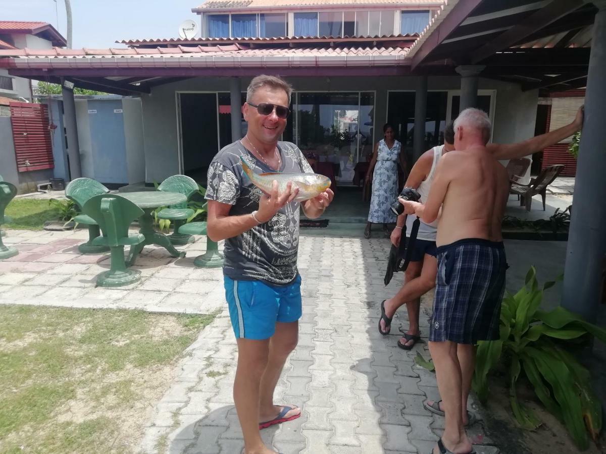 Rainbow Beach Hotel Хикадува Екстериор снимка