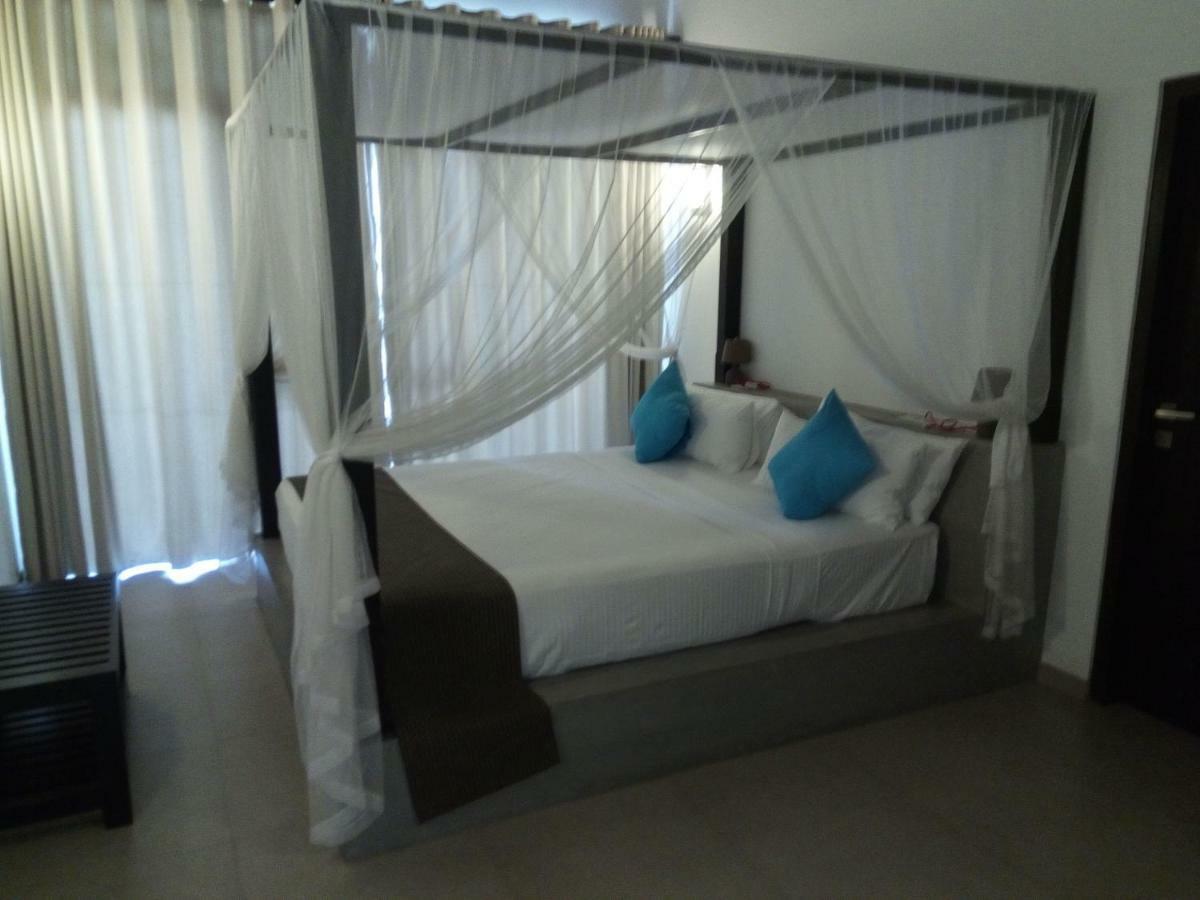 Rainbow Beach Hotel Хикадува Екстериор снимка