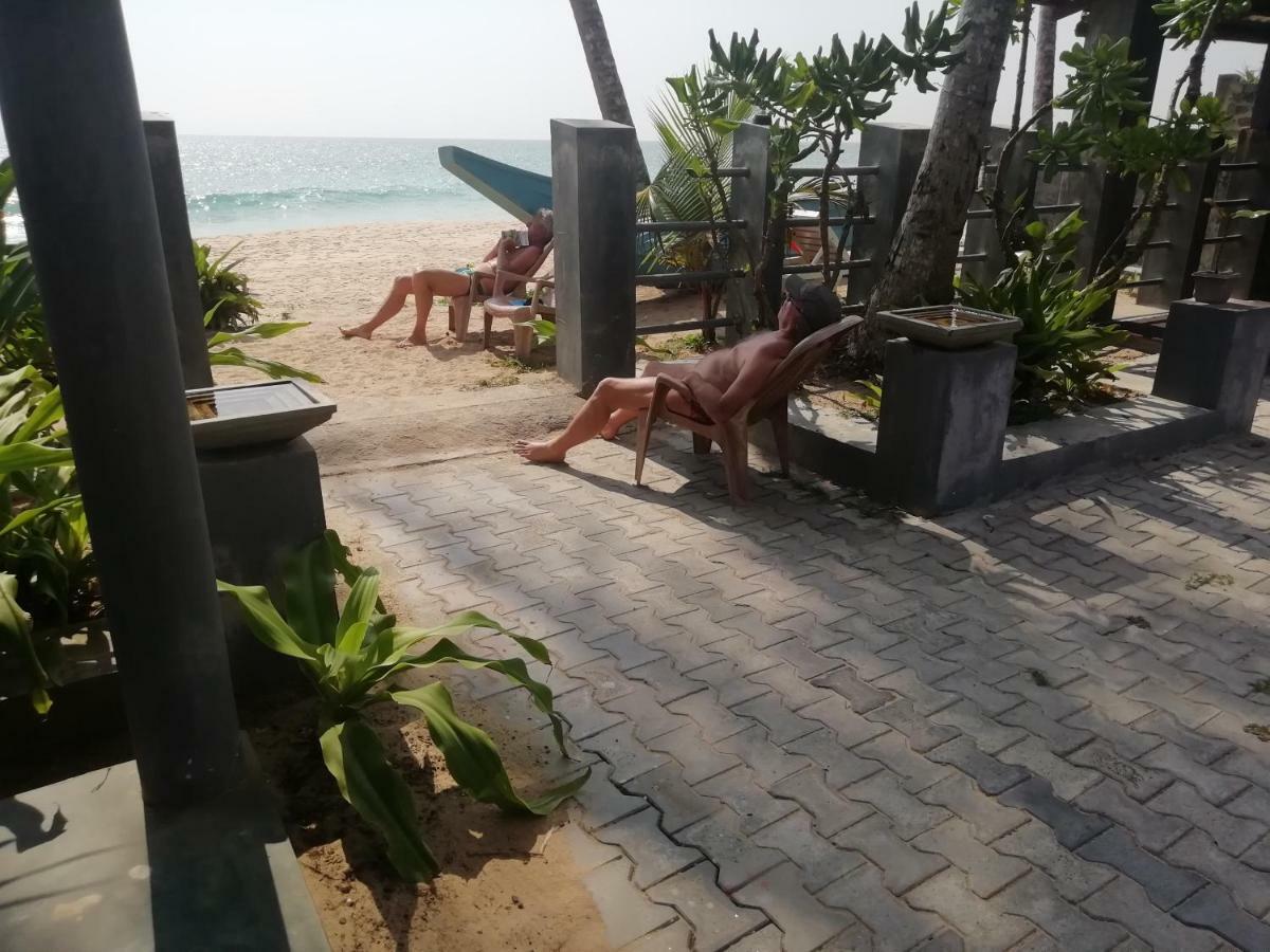 Rainbow Beach Hotel Хикадува Екстериор снимка