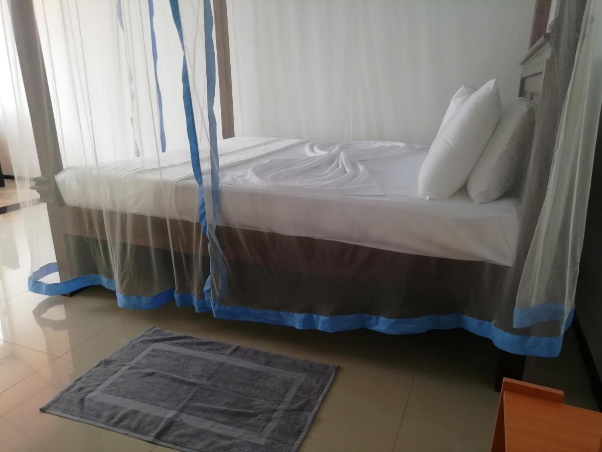 Rainbow Beach Hotel Хикадува Екстериор снимка