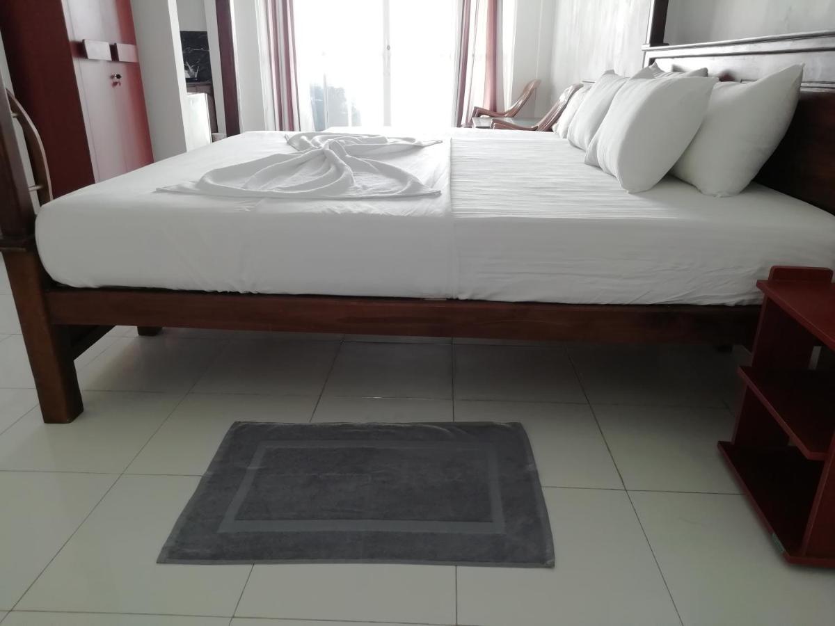Rainbow Beach Hotel Хикадува Стая снимка